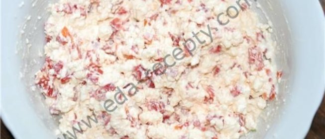 Салат с омлетом и лососем