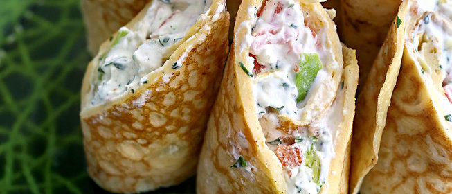 Роллы из омлета с сыром и овощами