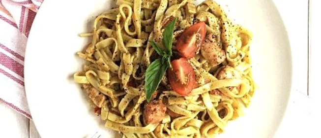 Феттучини с песто и курицей