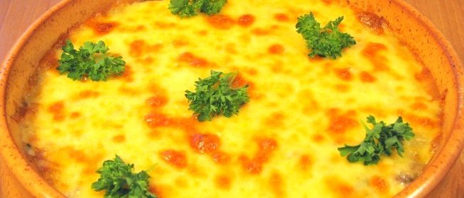 Запеканка с картофелем, фаршем и грибами