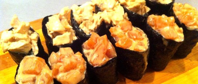 Гунканы спайси с лососем и курицей