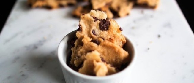 Хрупкое печенье с шоколадом