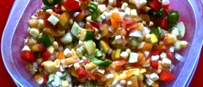 Сальса с персиками и кукурузой