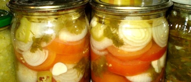 Помидоры с луком на зиму