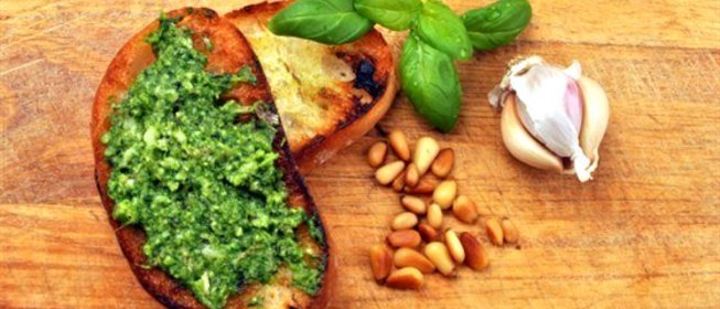 Песто из рукколы и фисташек