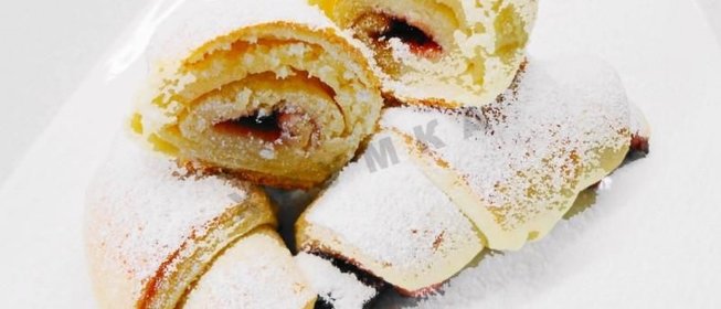 Рогалики с ягодным джемом