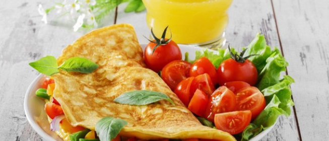 Омлет со шпинатом, сыром и помидорами