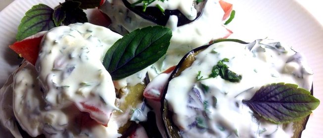 Баклажаны со сметаной и зеленью