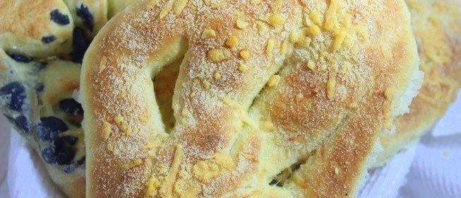 Лепешки с сыром и маслинами