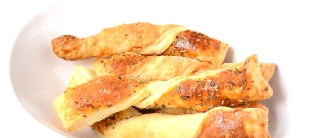 Слоеные палочки с сыром