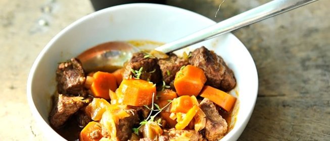 Говядина в вине с овощами