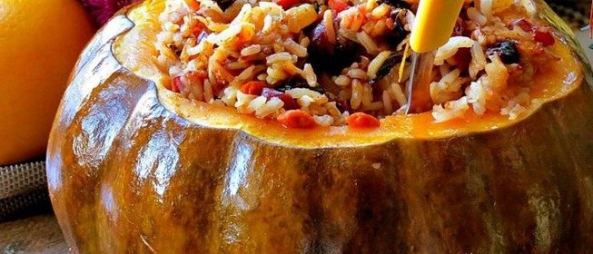 Тыква с рисом и сухофруктами