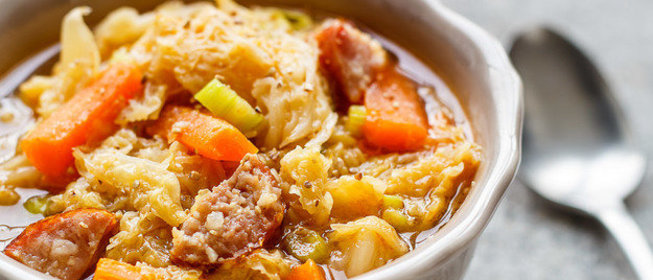 Капуста, тушенная с колбасками