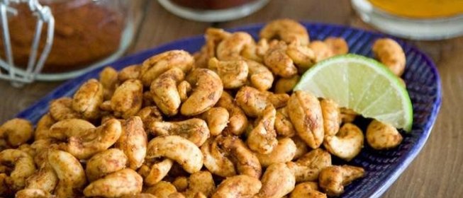 Кешью с перцем чили и лаймом