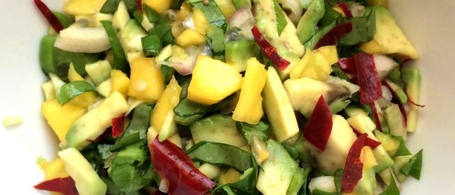 Сальса из манго, авокадо со щавелем с заправкой из маракуйи