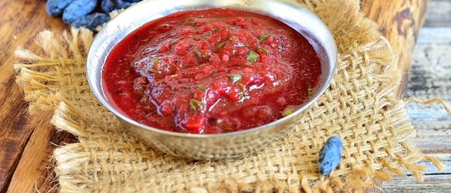 Соус из гриль-перца с жимолостью