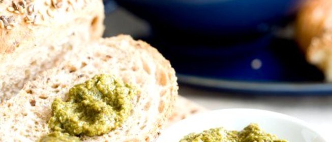 Песто из чесночных стрел с кедровыми орешками