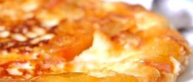 Омлет из творога с карамельными яблоками