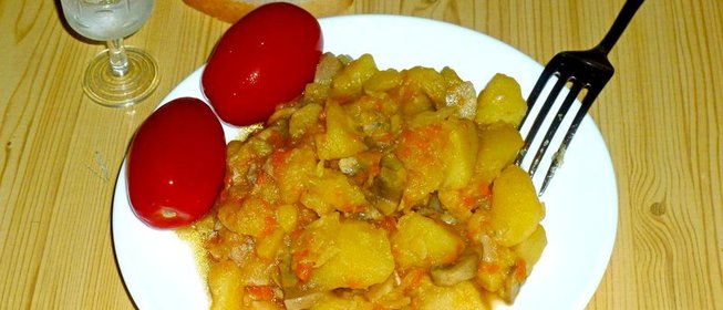 Тушеный картофель с капустой и грибами