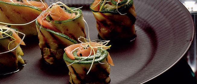 Кабачок-гриль с копченым лососем