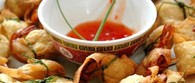 Вонтоны с креветками с джемом из чили