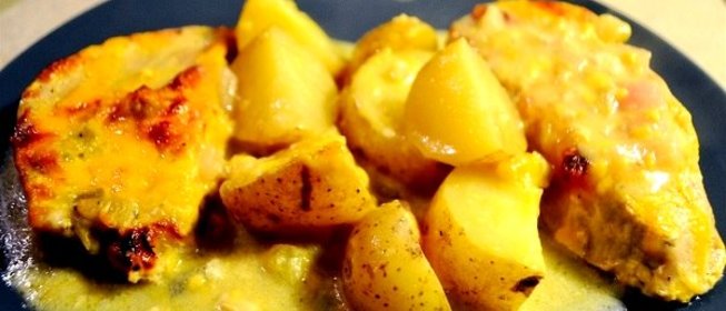 Картофель со свининой и сыром в духовке