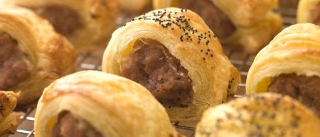 Сосиски в тесте с кунжутом и маком