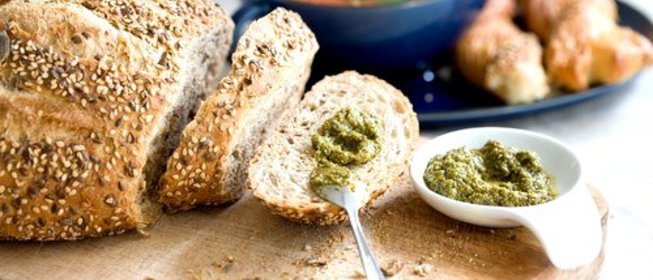 Песто из петрушки и грецких орехов с анчоусами