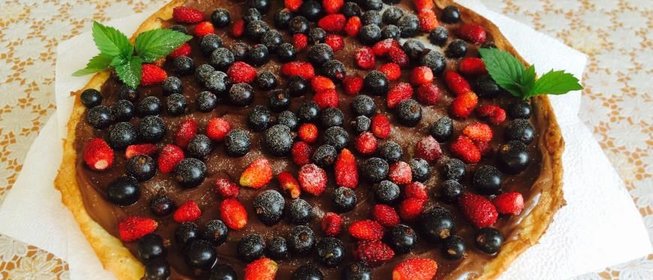 Пицца с ягодами