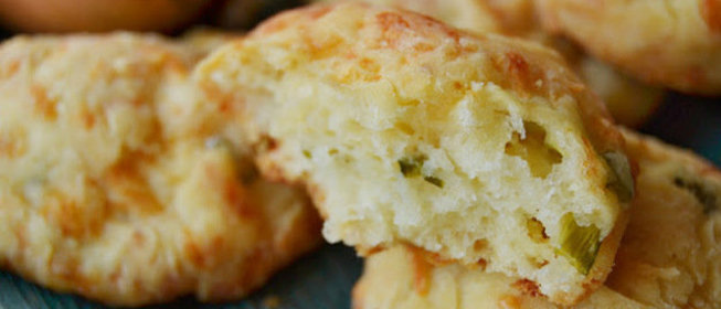 Сырное печенье с зеленым луком
