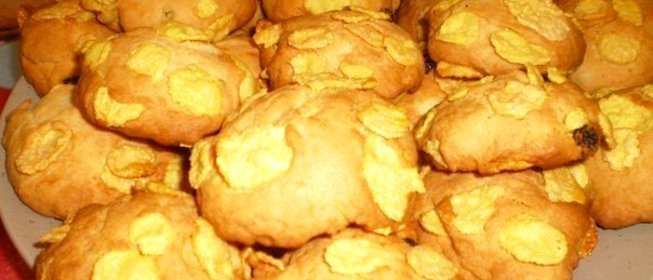 Печенье из кукурузной муки с изюмом «Пустынные розочки»