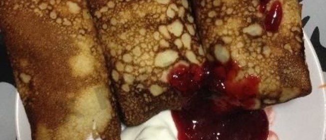 Блинчики с бананами черносливом и орехами