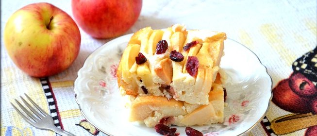 Творожно-яблочная запеканка с клюквой