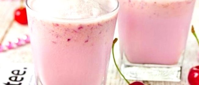 Вишневый смузи с йогуртом