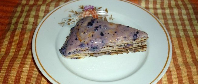 Блинный торт с чернично-шоколадным кремом