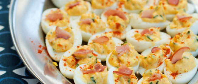 Перепелиные яйца, фаршированные беконом