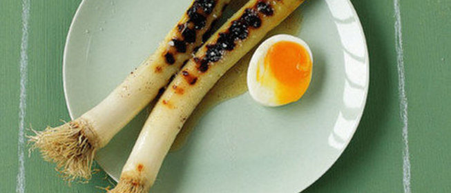 Лук-порей на гриле с мускатным орехом