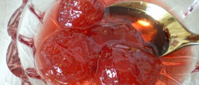 Клубничное варенье янтарное