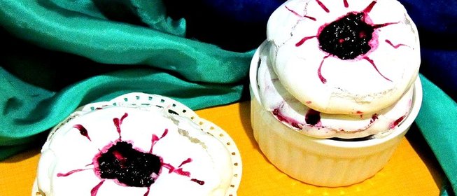 Безе с ежевичным вареньем