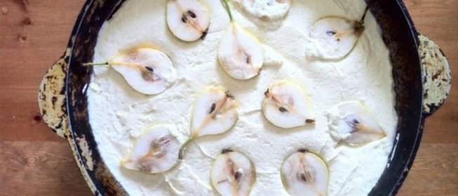 Медово-творожная запеканка с грушами