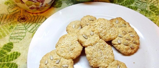Печенье с овсяными хлопьями и кунжутом