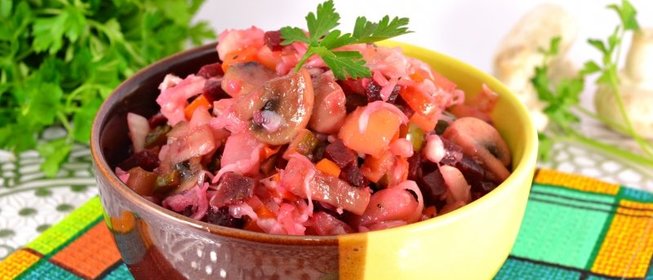 Винегрет с жареными шампиньонами и квашеной капустой
