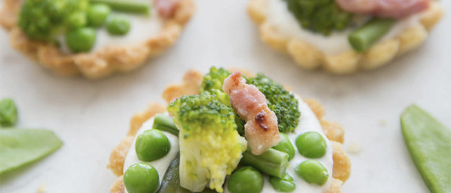 Тарталетки с рикоттой и овощами