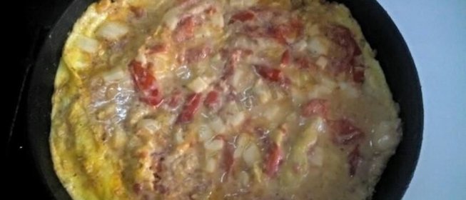 Омлет с помидорами и сельдереем