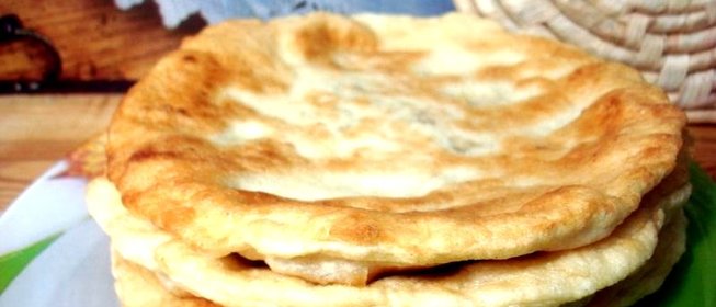 Лепёшки с сыром и зеленью и с повидлом