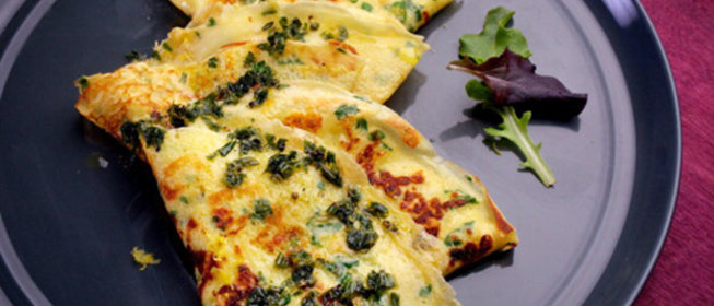 Блины из гречневой муки со шпинатом и лососем