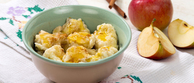 Галушки с яблоками