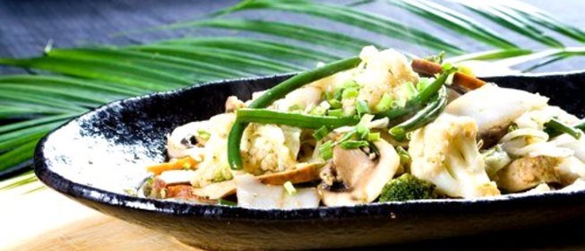 Цветная капуста с пармезаном, белыми грибами и петрушкой