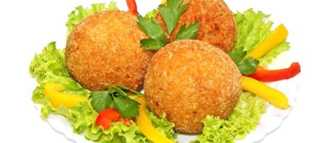 Картофельные крокеты с мясом в омлете, паровые