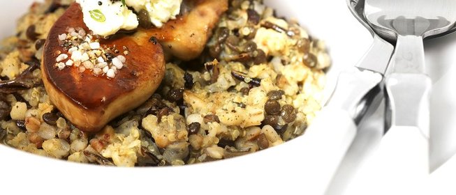 Ризотто из чечевицы, перловки, гречки и дикого риса с фуа-гра и козьим сыром